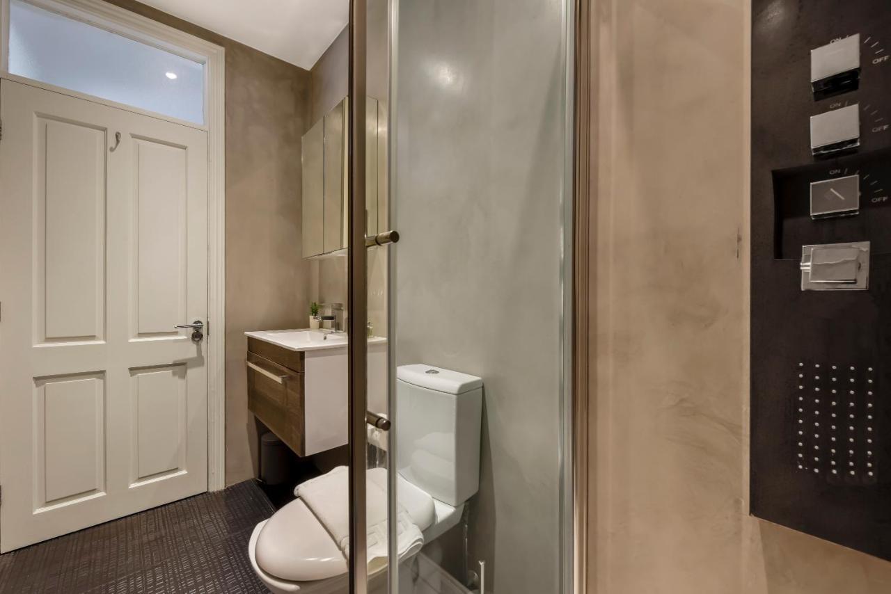 The West Kensington Apartments London Room photo