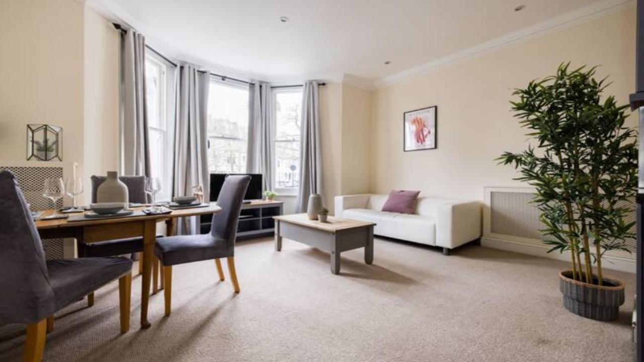 The West Kensington Apartments London Room photo