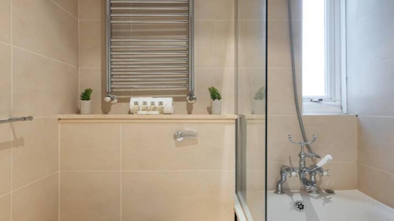 The West Kensington Apartments London Room photo