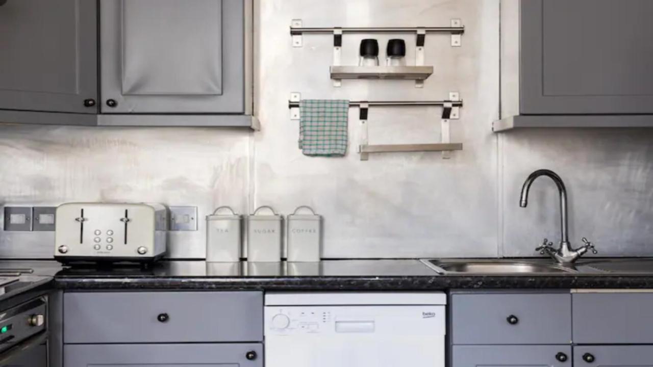 The West Kensington Apartments London Room photo